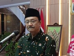 Gus Ipul Tegaskan Anggaran Sepatu Siswa Bukan Harga Pembelian Langsung