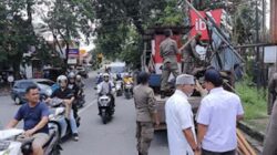 Satpol PP Padang bongkar bangli di kawasan Parak Kopi.