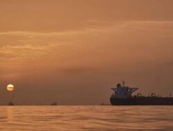 Iran Ingatkan AS, Kapal Perang Asing Bisa Jadi Target di Selat Hormuz