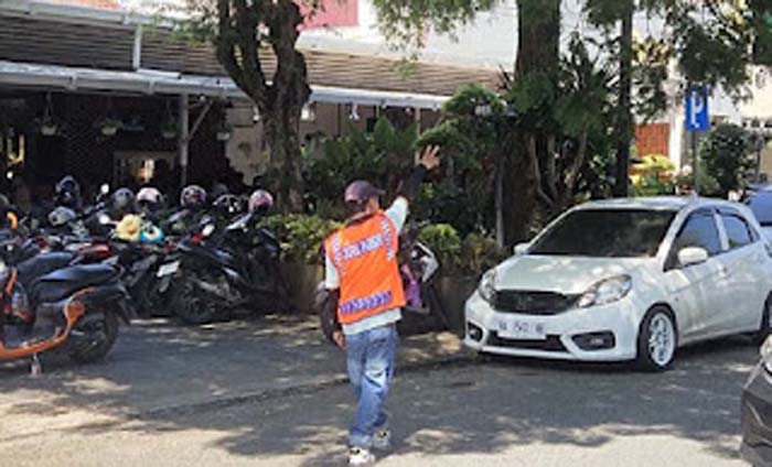 Libur Panjang, Pemko Padang Imbau Warga dan Wisatawan Tak Bayar Parkir ke Petugas Ilegal.