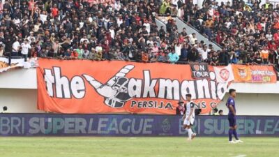 The Jakmania kecewa laga Persija vs Persib tak digelar di Jakarta.