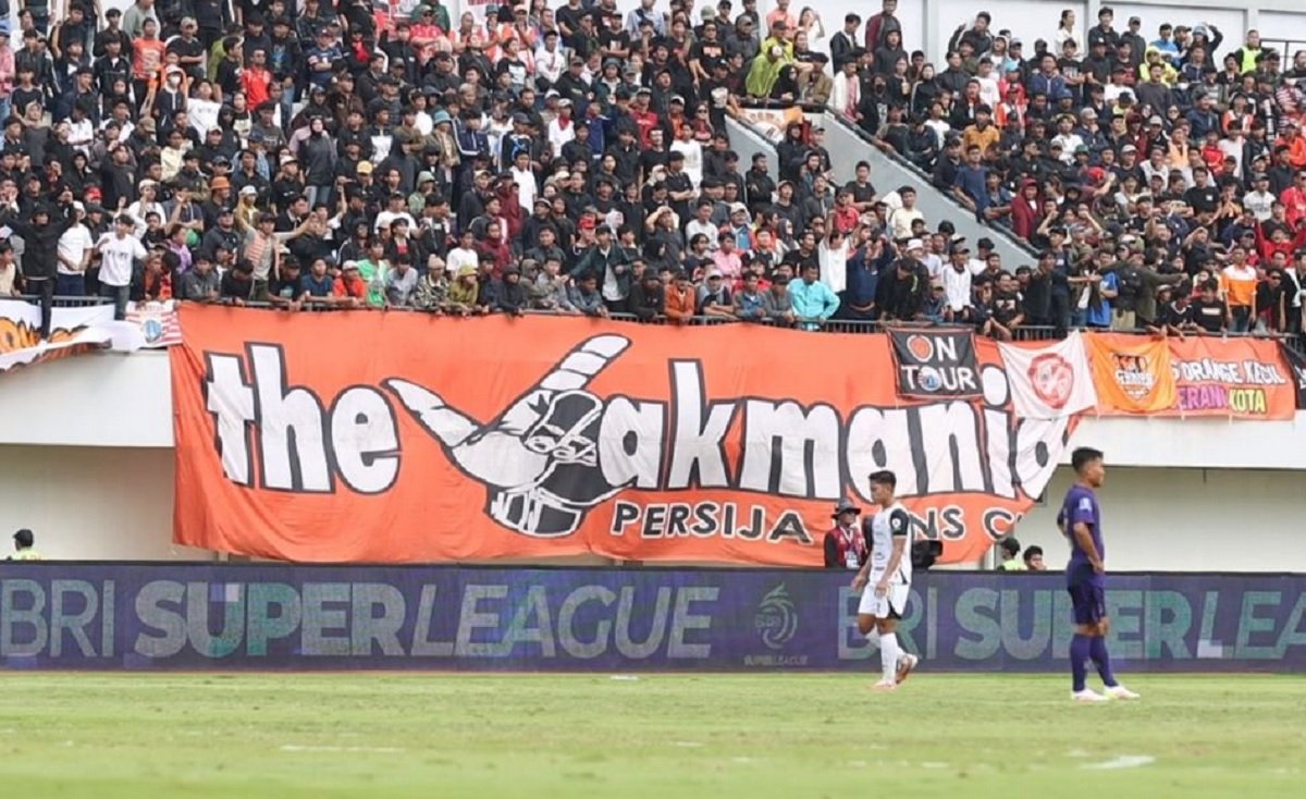 The Jakmania kecewa laga Persija vs Persib tak digelar di Jakarta.