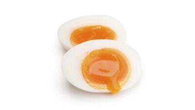 Telur rebus punya banyak manfaat kesehatan dan enak dikonsumsi, terutama untuk sarapan.