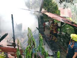 Diduga Tersambar Petir, Rumah Warga di Padang Hangus Terbakar Tanpa Korban Jiwa