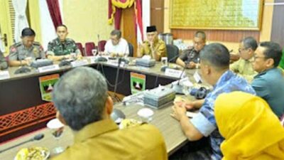 Gubernur Sumbar Mahyeldi Ansharullah memimpin Focus Group Discussion (FGD).