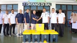 Pemerintah Kota Pariaman menerima sembilan tong sampah.