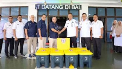 Pemerintah Kota Pariaman menerima sembilan tong sampah.