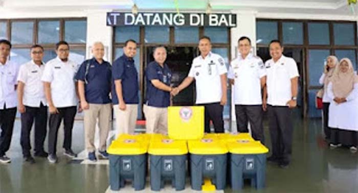 Pemerintah Kota Pariaman menerima sembilan tong sampah.