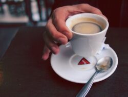 Minum Kopi Berlebihan Justru Picu Risiko Mental, Ini Batas Aman Menurut Studi