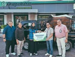 Program TJSL Pegadaian Padang, Puluhan Hewan Kurban Dibagikan Jelang Idul Adha