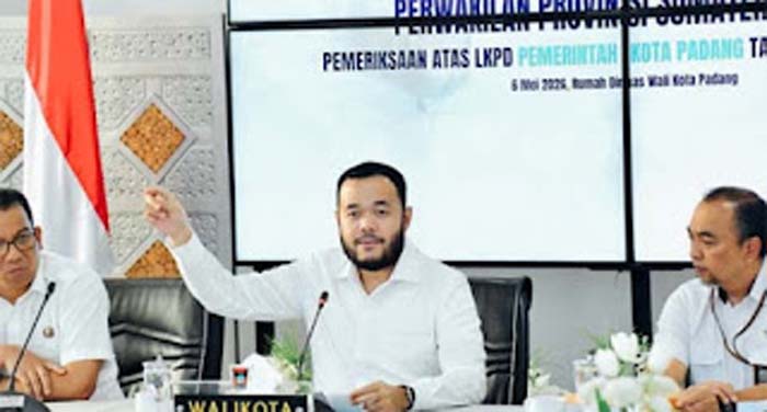 Wali Kota Padang, Fadly Amran, menyampaikan apresiasi kepada tim BPK