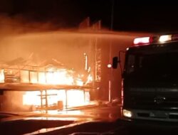 3 Unit Ruko di Simpang Empat Pasbar Ludes Terbakar