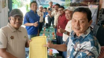 Ketua PWI Sumbar, Widya Navies (kanan) dan Husnal Petra (kiri) terpilih aklamasi jadi Ketua PWI Sijunjung, Sabtu (2/5/2026). (syaiful husein)