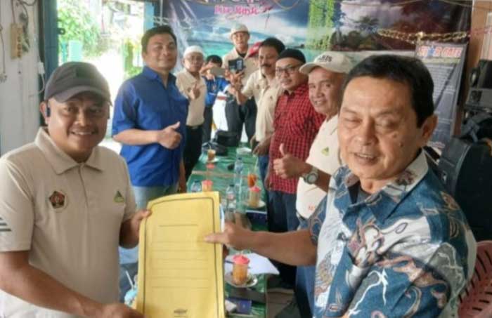 Ketua PWI Sumbar, Widya Navies (kanan) dan Husnal Petra (kiri) terpilih aklamasi jadi Ketua PWI Sijunjung, Sabtu (2/5/2026). (syaiful husein)