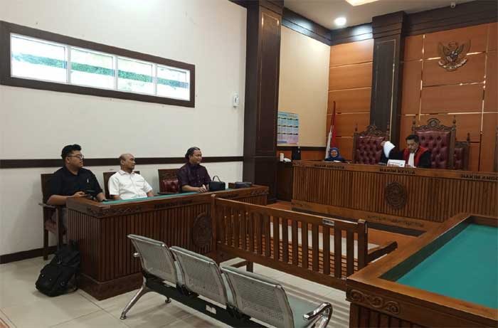 Sidang perdana Praperadilan yang diajukan Kaum Maboed tanpa kehadiran termohon di Pengadilan Negeri Padang, Senin (4/5/2026). (ist)