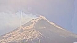 Gunung Merapi meletus.