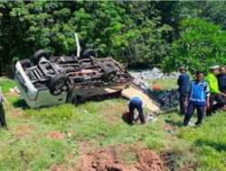 Isuzu Traga Terguling di KM 67–68 Tol Medan–Tebing Tinggi, Diduga Alami Pecah Ban
