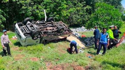 Isuzu Traga Terguling di KM 67–68 Tol Medan–Tebing Tinggi, Diduga Alami Pecah Ban
