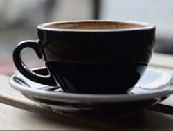 Sering Minum Kopi? Kenali Siapa Saja yang Sebaiknya Menghindarinya