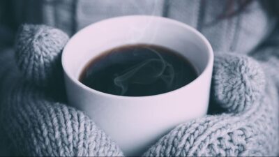 Sering jadi kebiasaan, tapi minum kopi setelah bangun tidur sebenarnya tidak disarankan oleh ahli.
