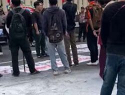 Puluhan Mahasiswa Gelar Aksi di Polda Sumbar, Soroti Kinerja Polri dan Penegakan Hukum