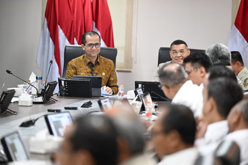 Menteri Transmigrasi M Iftitah Sulaiman Suryanagara.