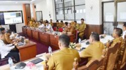 Wali Kota Pariaman, Yota Balad memimpin Rapat Evaluasi PAD.