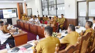 Wali Kota Pariaman, Yota Balad memimpin Rapat Evaluasi PAD.