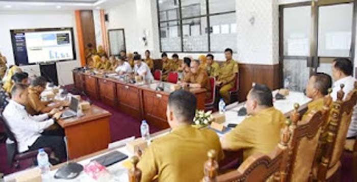 Wali Kota Pariaman, Yota Balad memimpin Rapat Evaluasi PAD.