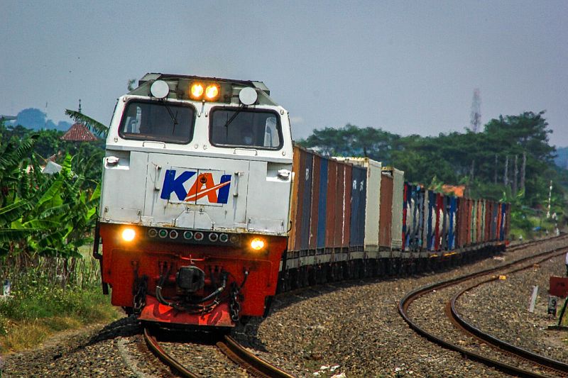 Kereta Logistik.