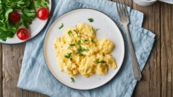 Berikut rekomendasi menu sarapan tinggi protein yang baik buat otot dan otakmu.