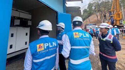 PLN UP3 Padang cek kelistrikan di mega proyek flyover Sitinjau Lauik.