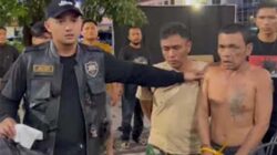2 preman ditangkap polisi karena menendang dan menodongkan senjata ke wanita hamil.