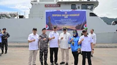 Gubernur Sumbar, Mahyeldi Ansharullah melepas Ekspedisi Rupiah Berdaulat (ERB)