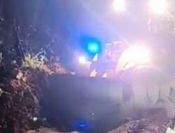 BPBD Padang Turun Tangan Evakuasi Longsor di Jalur Rawan Bungus Teluk Kabung