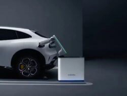 Saingi Tesla, Xiaomi Kembangkan Lengan Robot untuk Isi Daya Mobil Listrik