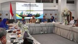 Wali Kota Padang Fadly Amran menghadiri Forum Konsultasi Publik.