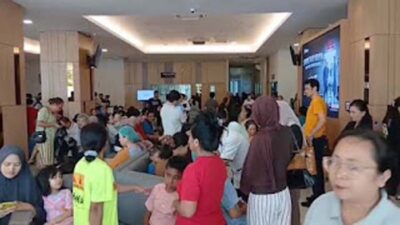 Gempa bumi berkekuatan magnitudo 7,7 memicu kepanikan di RS Siloam Manado, Sulawesi Utara.