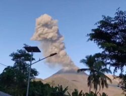 Status Siaga, Gunung Lewotobi Laki-Laki Semburkan Abu Pekat hingga Ribuan Meter