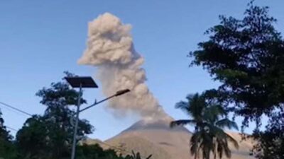 Status Siaga, Gunung Lewotobi Laki-Laki Semburkan Abu Pekat hingga Ribuan Meter