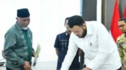Gubernur Sumatera Barat Mahyeldi. Acara ini turut dihadiri Wali Kota Padang Fadly.