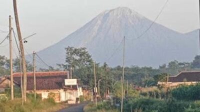 Masuk Jalur Terlarang, Pendaki Semeru Terjatuh ke Jurang dan Kena Sanksi Berat