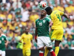 Duel Keras Meksiko vs Afrika Selatan, Tiga Kartu Merah Warnai Kemenangan 2-0 El Tricolor