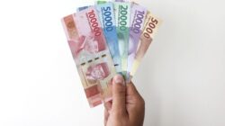 Nilai tukar rupiah terhadap dolar AS ditutup menguat pada akhir perdagangan hari ini.