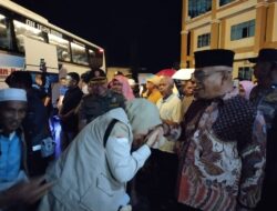 Bupati Yulianto Sambut Kedatangan 193 Jemaah Haji Kloter 10 Asal Pasaman Barat