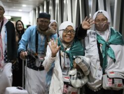 Kloter Pertama Debarkasi Padang Tiba Bawa 390 Jamaah Haji, Satu Tertinggal di Tanah Suci
