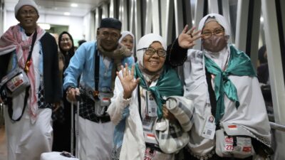 Kloter Pertama Debarkasi Padang Tiba Bawa 390 Jamaah Haji, Satu Tertinggal di Tanah Suci