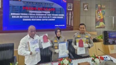 Polda Sumbar menetapkan 3 tersangka dalam kasus dugaan fraud di Bank Nagari Cabang Pembantu Siberut.
