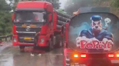 Tabrakan Beruntun Enam Kendaraan di Sitinjau Lauik, Arus Lalu Lintas Berangsur Normal.