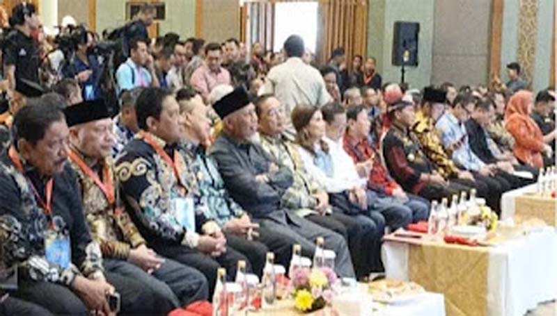Gubernur Sumbar, Mahyeldi Ansharullah menghadiri Rapat Kerja di Lombok Barat